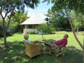 Отель Wayando Beach Eco Lodge  Мбита